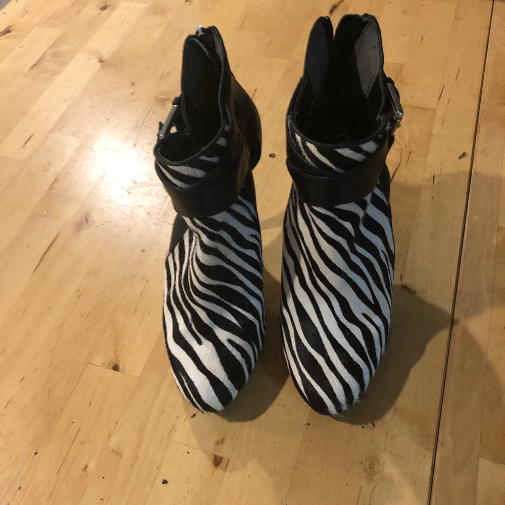 GUESS zebra striped bootie